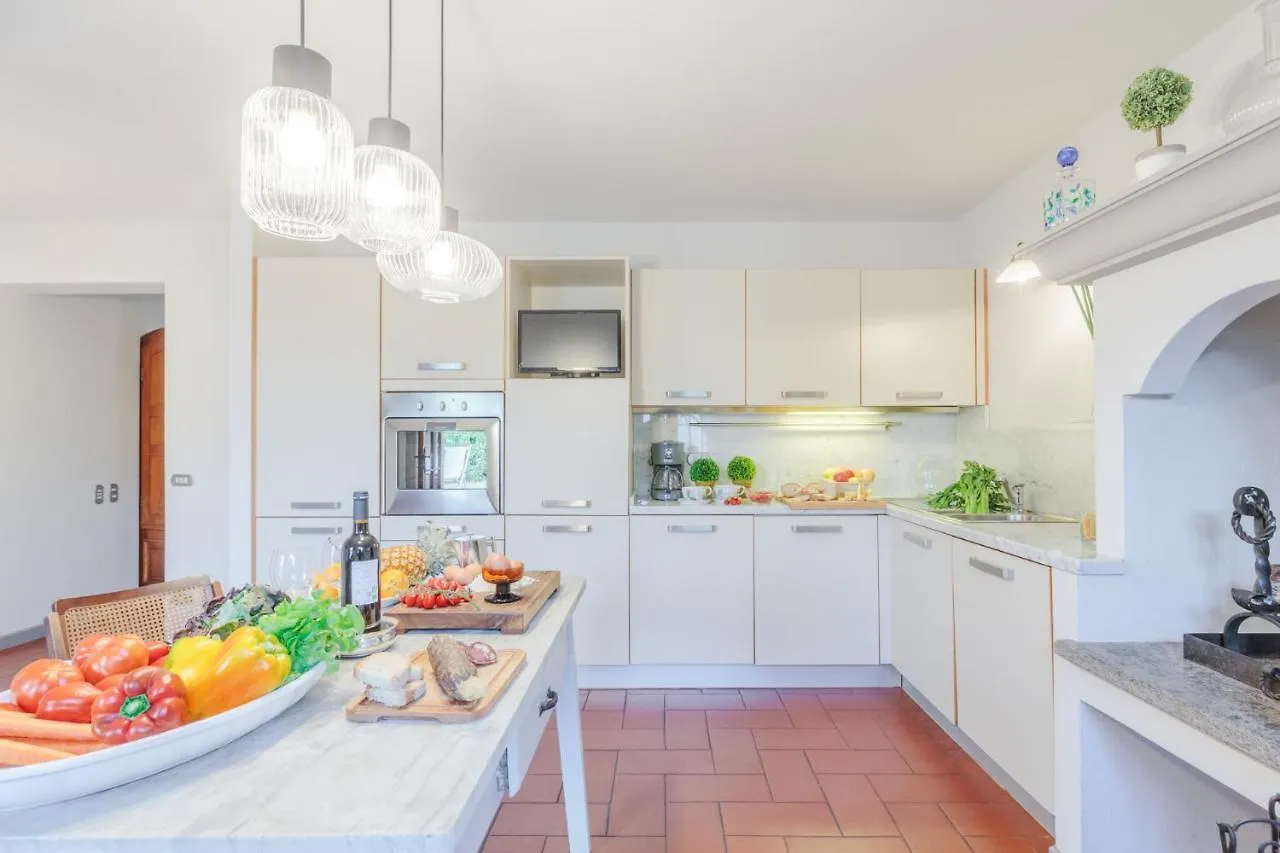 Villa Cesare 4 Bedroom Villa With Pool Lucca 0*,